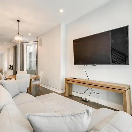 4 Mi To Dtwn Modern With Outdoor Space Holiday home