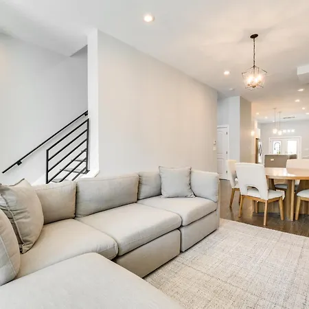 4 Mi To Dtwn Modern With Outdoor Space Holiday home