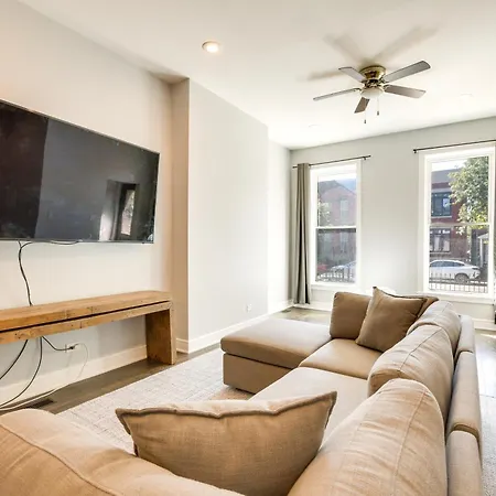 Holiday home 4 Mi To Dtwn Modern With Outdoor Space Chicago