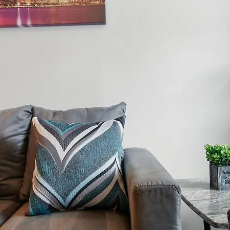 Apartment Sleek 2br Logan Square Living