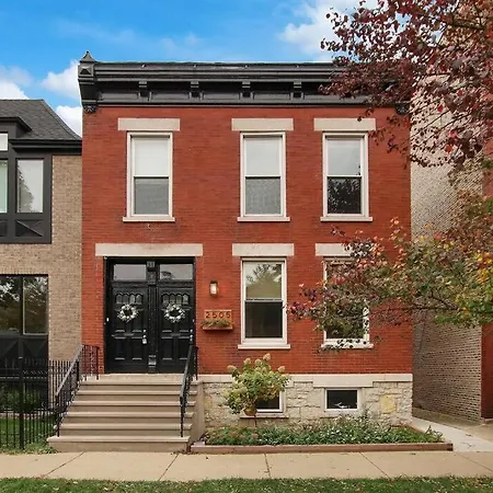 Sleek 2br Logan Square Living * Chicago