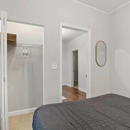 Sleek 2br Logan Square Living Apartment Chicago