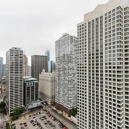 Blueground River North Doorman Pool Gym Chi-1094 Apartment Chicago
