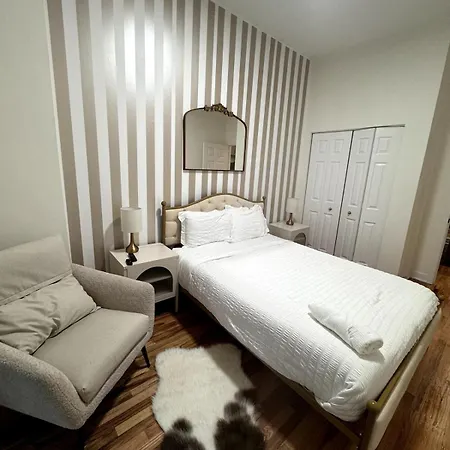 Vogue Bucktown Apartment Chicago