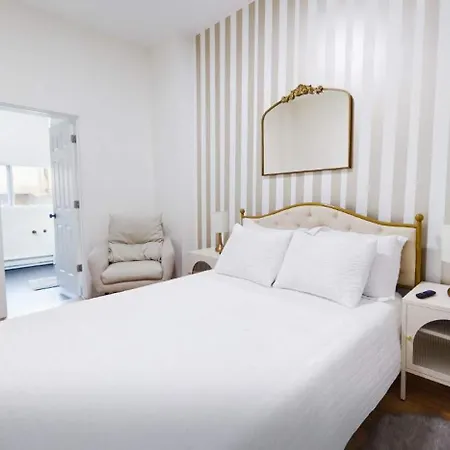 Vogue Bucktown Apartment *