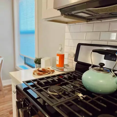 Charming Studio In North Side Near Lake, Transit & Loyola University Apartment Chicago