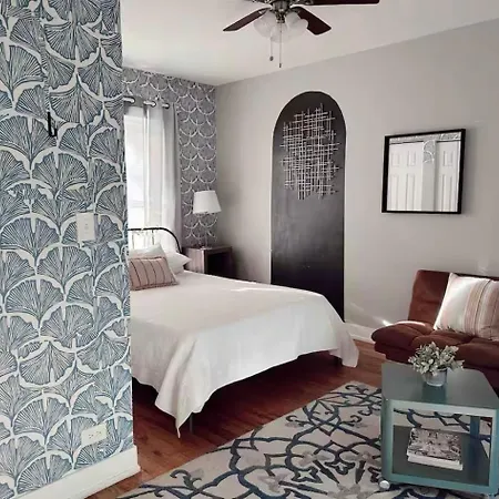 Charming Studio In North Side Near Lake, Transit & Loyola University *