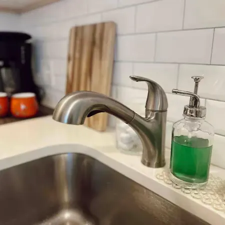 Apartment Charming Studio In North Side Near Lake, Transit & Loyola University