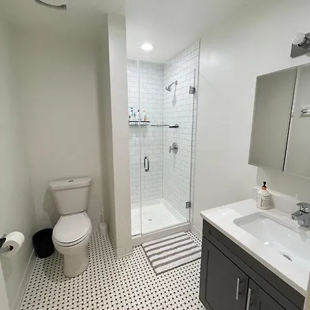 Spacious Shared Near Downtown Chicago, Flexible Choices And Shared Amenities Guest house Chicago