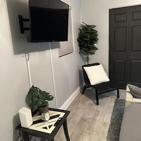 Experience Elegance At Paramount Apartment *