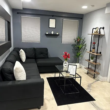Experience Elegance At Paramount Apartment *