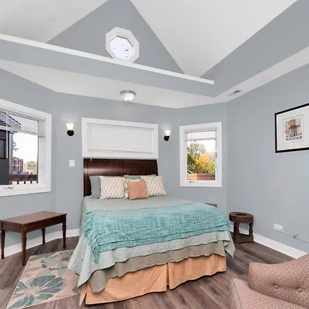 Beautiful 6-bedroom, Private Mansion With Hot Tub Holiday home *