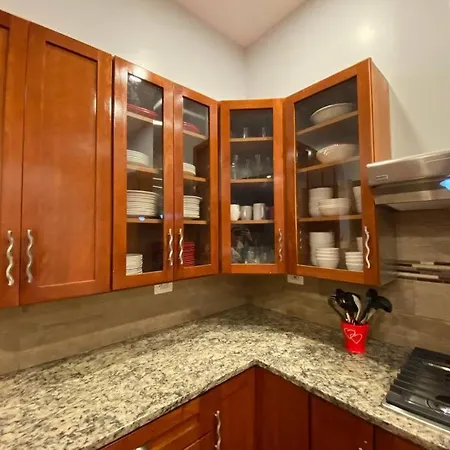 Beautiful 6-bedroom, Private Mansion With Hot Tub * Chicago