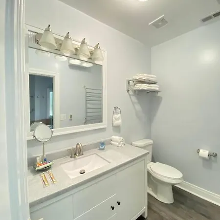 Beautiful 6-bedroom, Private Mansion With Hot Tub