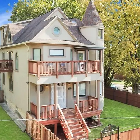 Beautiful 6-bedroom, Private Mansion With Hot Tub *