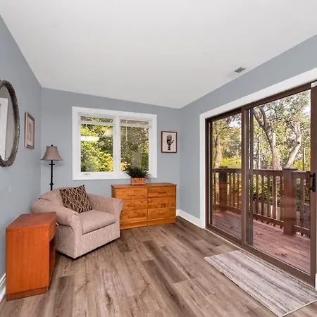 Beautiful 6-bedroom, Private Mansion With Hot Tub Holiday home