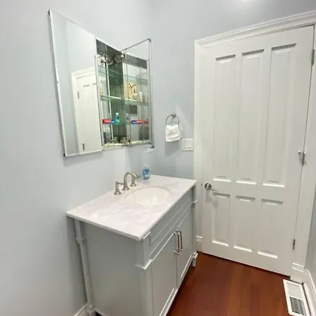 Holiday home Beautiful 6-bedroom, Private Mansion With Hot Tub Chicago