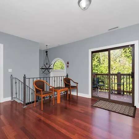 Beautiful 6-bedroom, Private Mansion With Hot Tub * Chicago