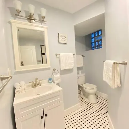 Beautiful 6-bedroom, Private Mansion With Hot Tub