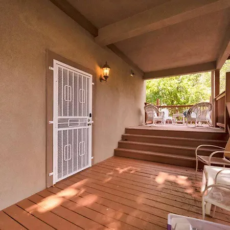 Beautiful 6-bedroom, Private Mansion With Hot Tub Holiday home