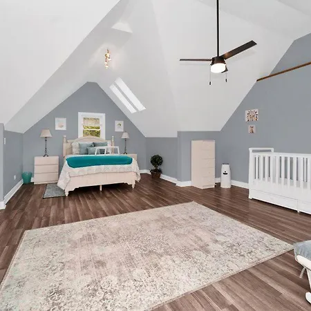 Beautiful 6-bedroom, Private Mansion With Hot Tub * Chicago