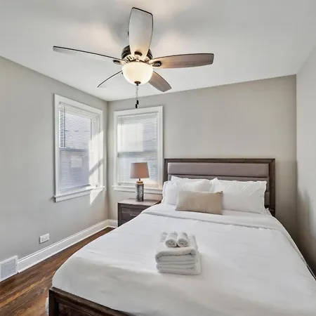 Holiday home Charming Belmont Heights Oasis