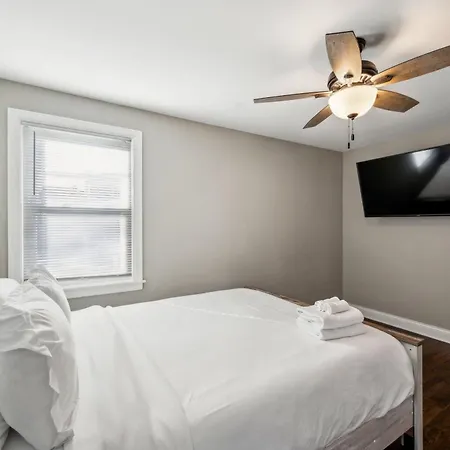 Charming Belmont Heights Oasis Holiday home *