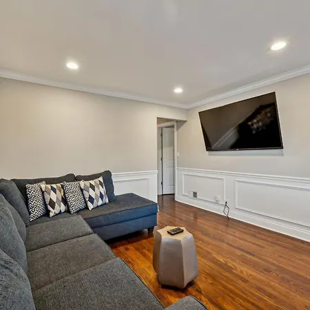 Charming Belmont Heights Oasis Holiday home *