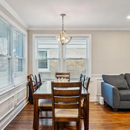 Holiday home Charming Belmont Heights Oasis *