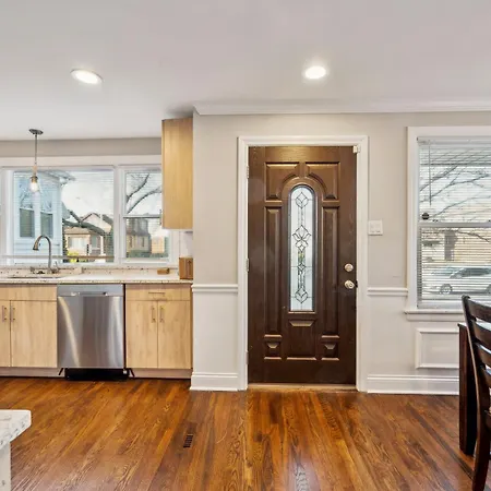 Charming Belmont Heights Oasis Holiday home