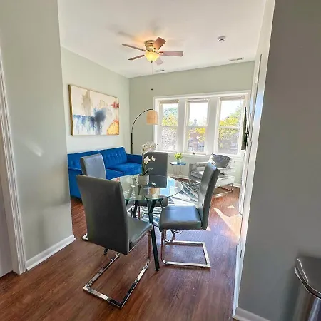 Spacious 2br Family Oasis Irving Park 1w Sleeps 6 Apartment *