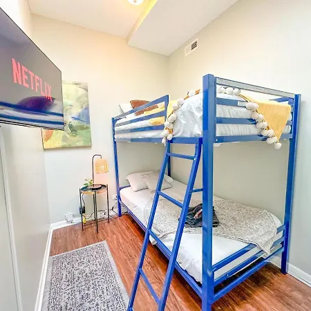 Spacious 2br Family Oasis Irving Park 1w Sleeps 6 Apartment *