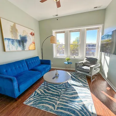 Apartment Spacious 2br Family Oasis Irving Park 1w Sleeps 6 *
