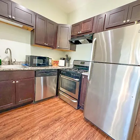 Spacious 2br Family Oasis Irving Park 1w Sleeps 6 *