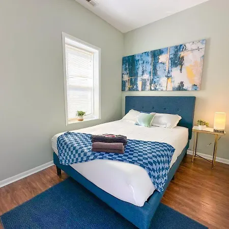 Spacious 2br Family Oasis Irving Park 1w Sleeps 6 Apartment