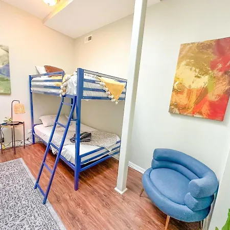 Apartment Spacious 2br Family Oasis Irving Park 1w Sleeps 6 *