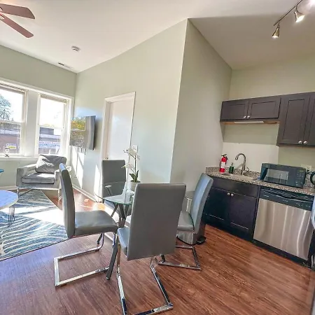 Spacious 2br Family Oasis Irving Park 1w Sleeps 6 Apartment Chicago