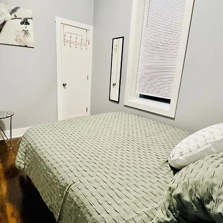 Modern Pilsen 2 Bedroom Chicago