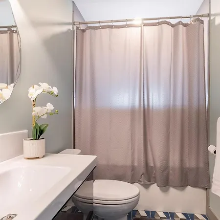 Apartment New Adorable Unit Located In Historic Greystone Chicago