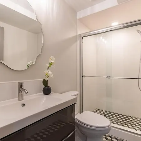 New Adorable Unit Located In Historic Greystone Apartment