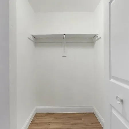 Apartment Great Location! Cozy 3br Garden Unit In Hyde Park *