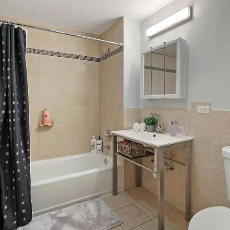 Apartment Great Location! Cozy 3br Garden Unit In Hyde Park