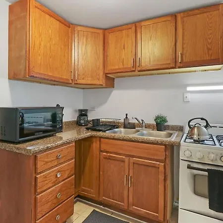 Great Location! Cozy 3br Garden Unit In Hyde Park * Chicago