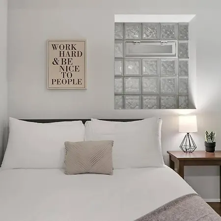 Apartment Great Location! Cozy 3br Garden Unit In Hyde Park