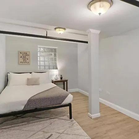 Great Location! Cozy 3br Garden Unit In Hyde Park Apartment *