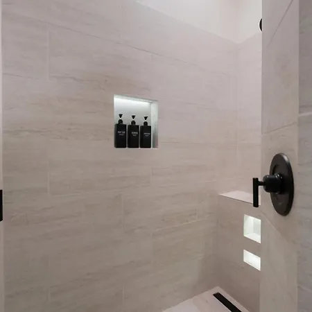 Wicker Park Luxe 2br 2ba *