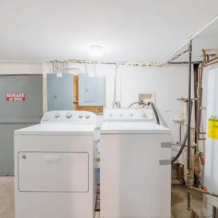 Cozy Logan Square Easy Access Apartment Chicago