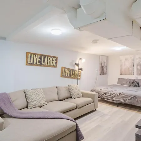 Cozy Logan Square Easy Access