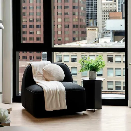 3 Bed 3 Bath High Rise With Gym & Amenities Apartment *