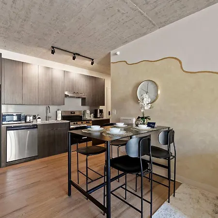 3 Bed 3 Bath High Rise With Gym & Amenities *